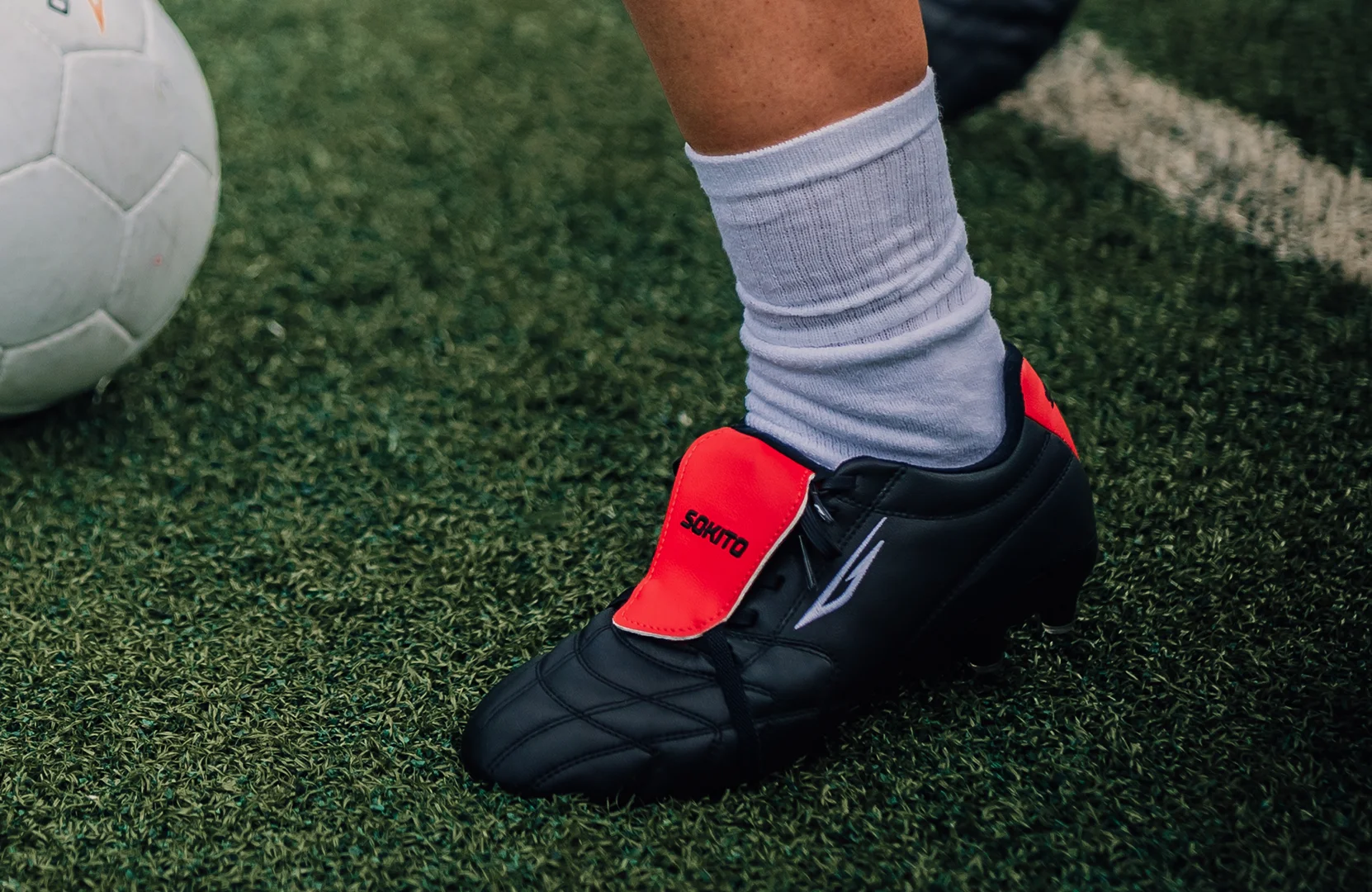 Devista Clásico Red/Black Firm Ground Football Boot | Sokito