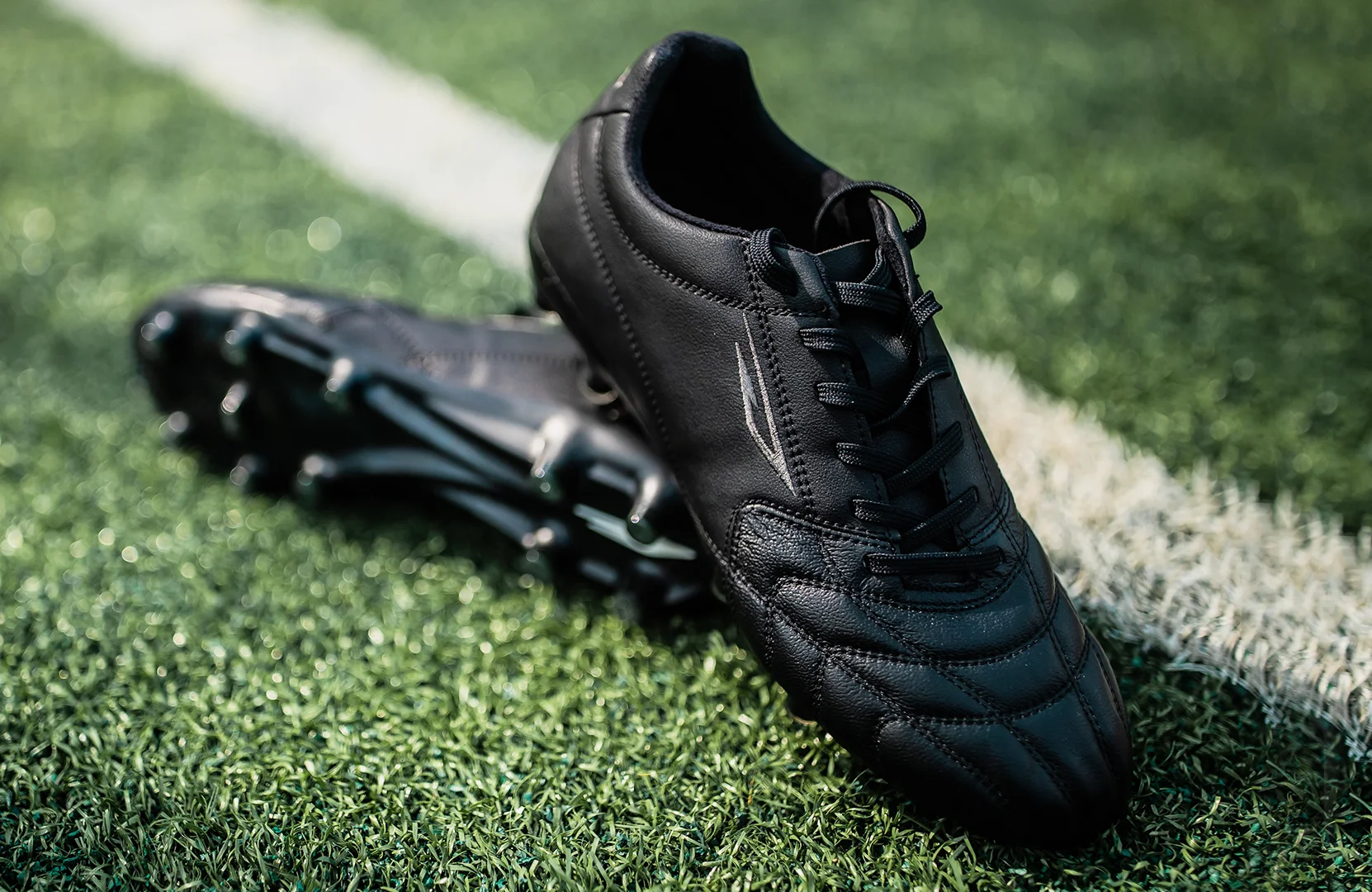 Blackout mizuno cheap football boots